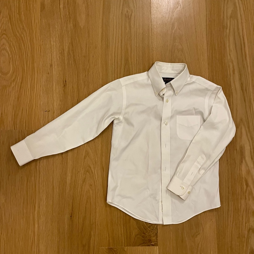 Boys Brooks Brothers white dress shirt. Size 8. Perfect for the holidays!